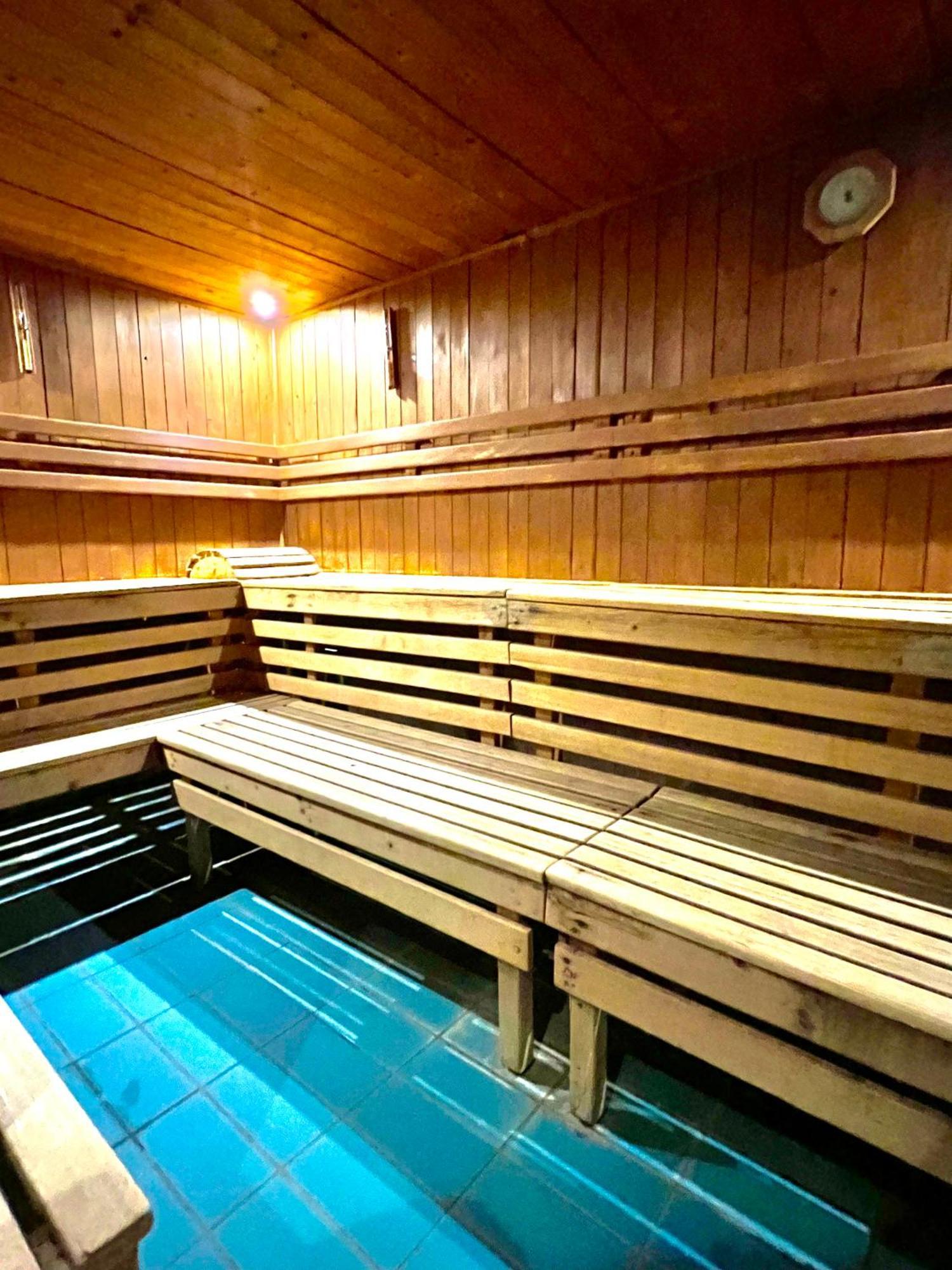 Wolkenfrei In Mit Pool Und Sauna